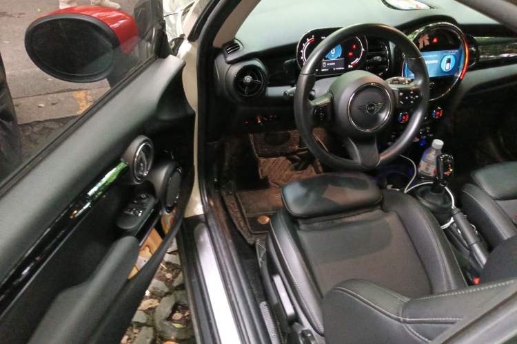 Used MINI 2022 1.5T COOPER Classic Edition Driver Seat