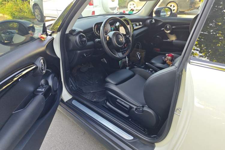 Used MINI 2022 1.5T COOPER Classic Edition Driver Seat