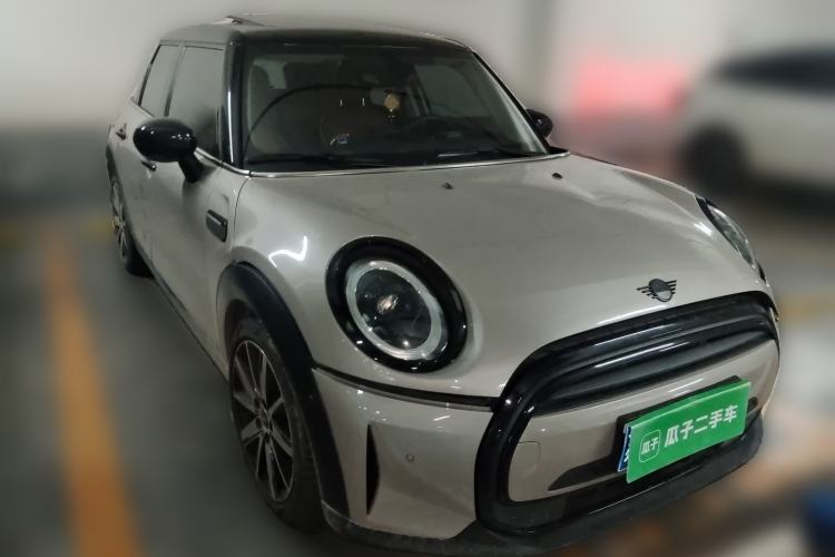Used MINI 2022 1.5T Camden Limited Edition Five-Door Version Front Right 45 Deg