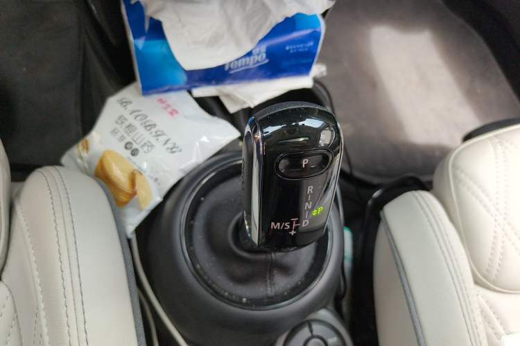 Used MINI 2022 1.5T COOPER Artist Five-Door Edition Gear Lever