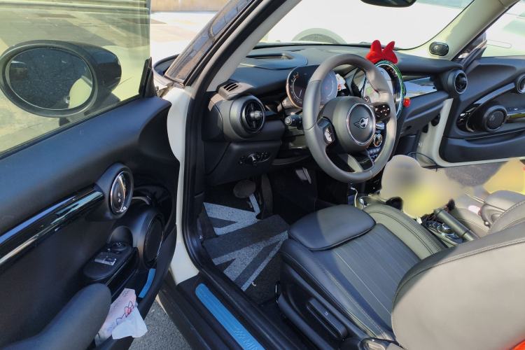 Used MINI 2022 2.0T COOPER S Artist Interior 3