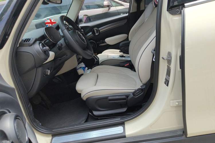 Used MINI 2022 1.5T COOPER Artist Five-Door Edition Left Front Seat
