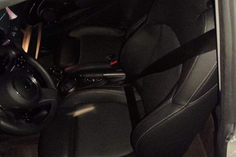 Used MINI 2022 1.5T COOPER Artist Left Front Seat