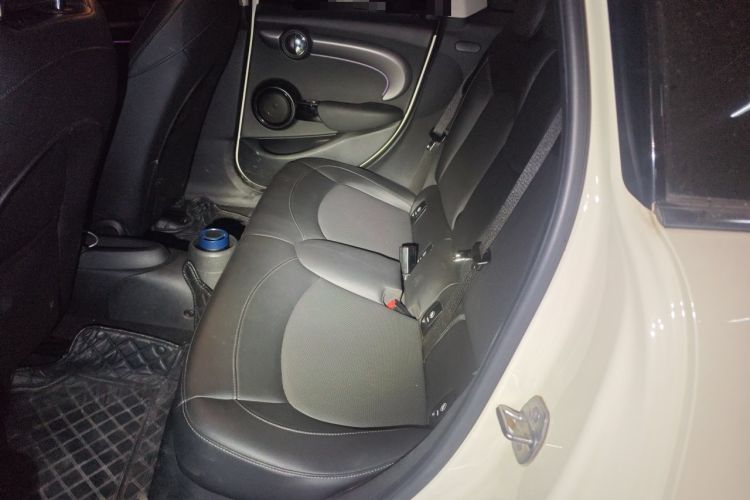 Used MINI 2022 Updated 1.5T COOPER Classic Edition Five-Door Version Left Rear Seat