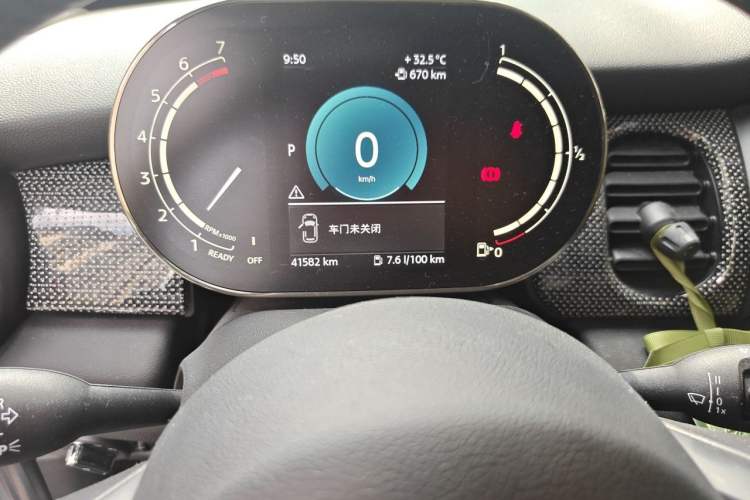 Used MINI 2022 Updated 1.5T COOPER Classic Edition Odometer Close Up