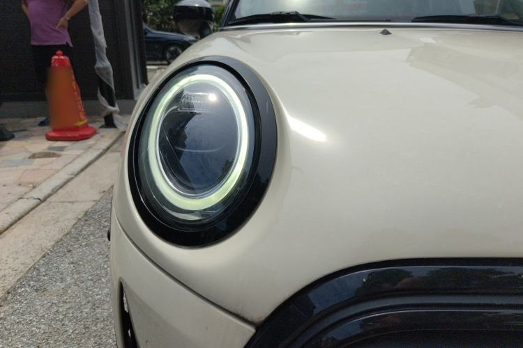 Used MINI 2022 1.5T COOPER Artist Five-Door Edition Right Front Headlight