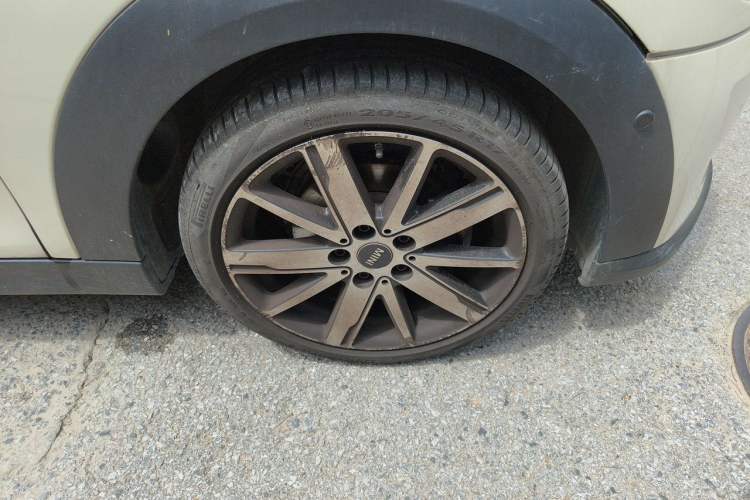 Used MINI 2022 1.5T COOPER Artist Five-Door Edition Right Front Wheel Hub