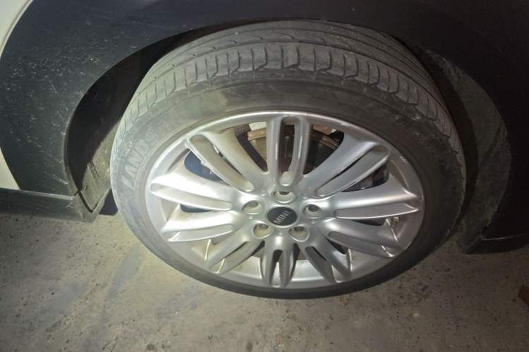 Used MINI 2022 Updated 1.5T COOPER Classic Edition Five-Door Version Right Front Wheel Hub
