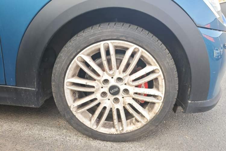 Used MINI 2022 1.5T COOPER Classic Edition Right Front Wheel Hub