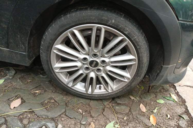 Used MINI 2022 1.5T COOPER Classic Edition Right Front Wheel Hub
