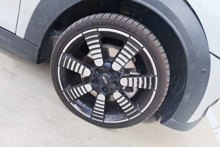Used MINI 2022 Revised 2.0T COOPER S CABRIO Artist Right Front Wheel Hub