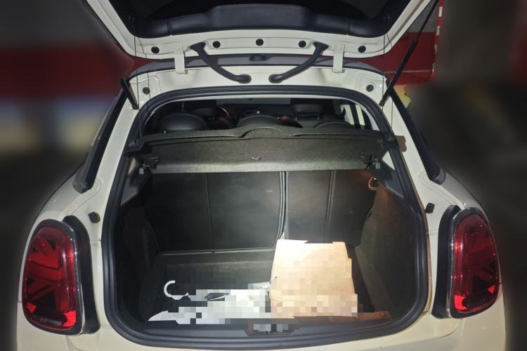 Used MINI 2022 Updated 1.5T COOPER Classic Edition Five-Door Version Trunk