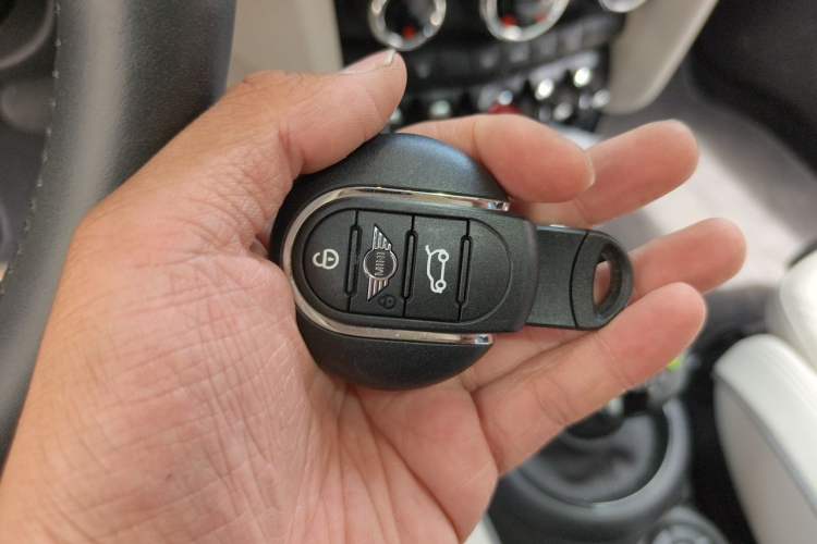 Used MINI 2022 1.5T COOPER Artist Five-Door Edition Vehicle Key