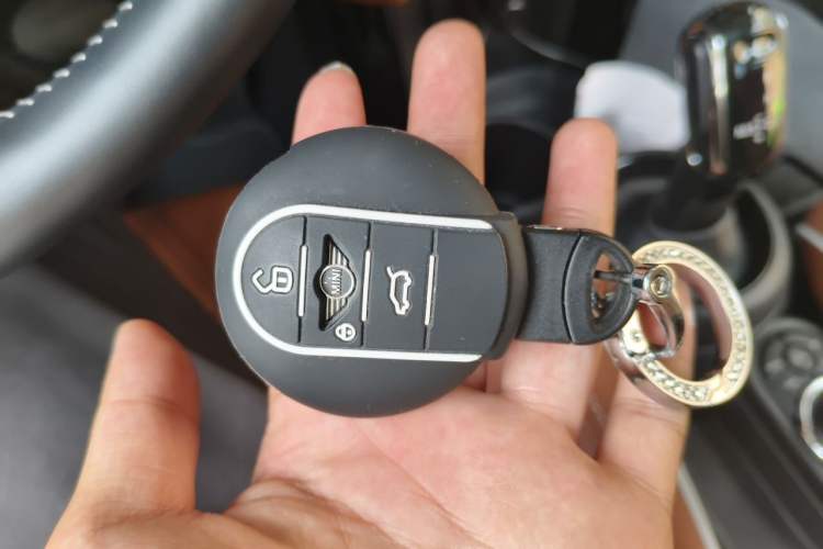 Used MINI 2022 1.5T COOPER Artist Vehicle Key