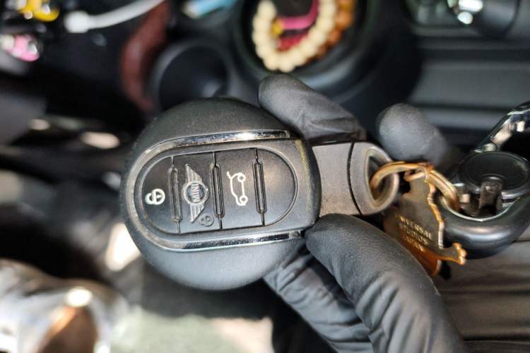 Used MINI 2022 1.5T COOPER Artist Vehicle Key
