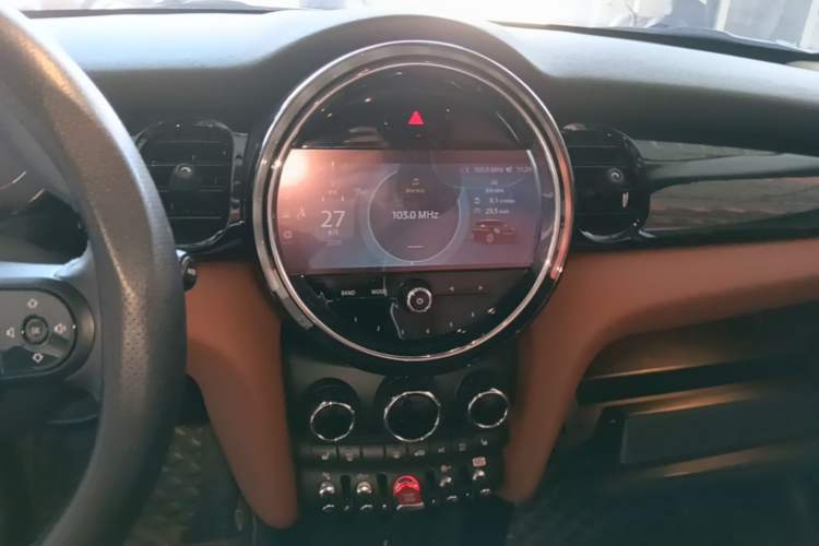 Used MINI 2022 1.5T COOPER Artist Five-Door Edition Audio And AC Panel