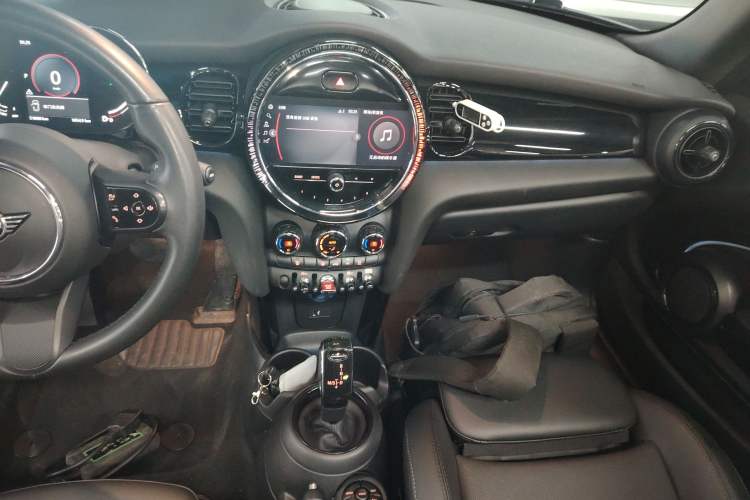 Used MINI 2022 Revised 1.5T COOPER CABRIO Classic Edition Audio And AC Panel