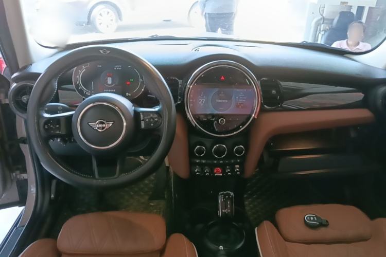 Used MINI 2022 1.5T COOPER Artist Five-Door Edition Center Console