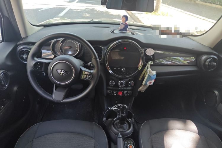 Used MINI 2022 1.5T ONE Five-Door PLUS Center Console