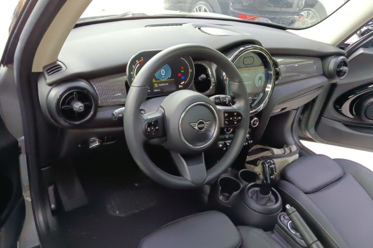Used MINI 2022 Updated 1.5T COOPER Classic Edition Center Console