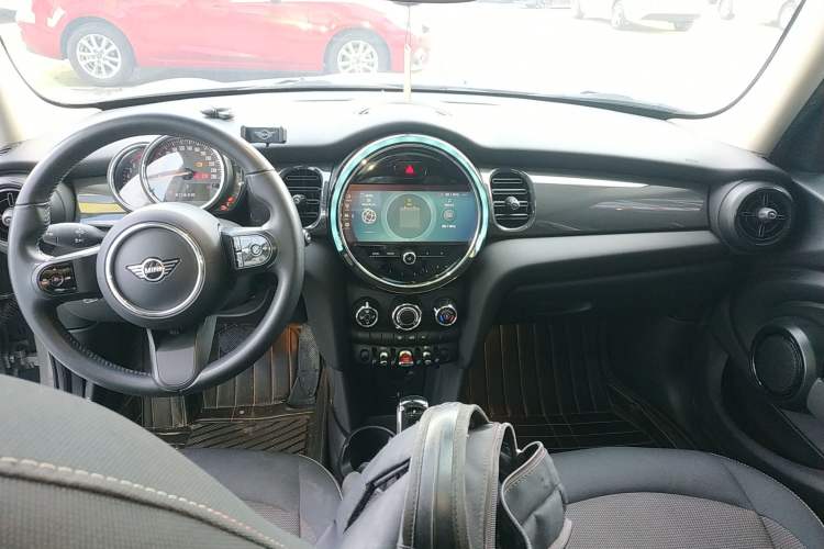 Used MINI 2022 Updated 1.5T ONE Five-Door PLUS Edition Center Console