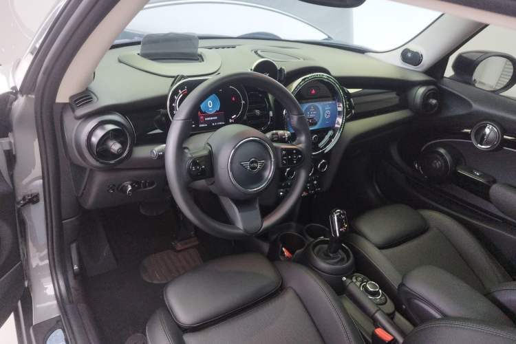 Used MINI 2022 Updated 1.5T COOPER Classic Edition Center Console
