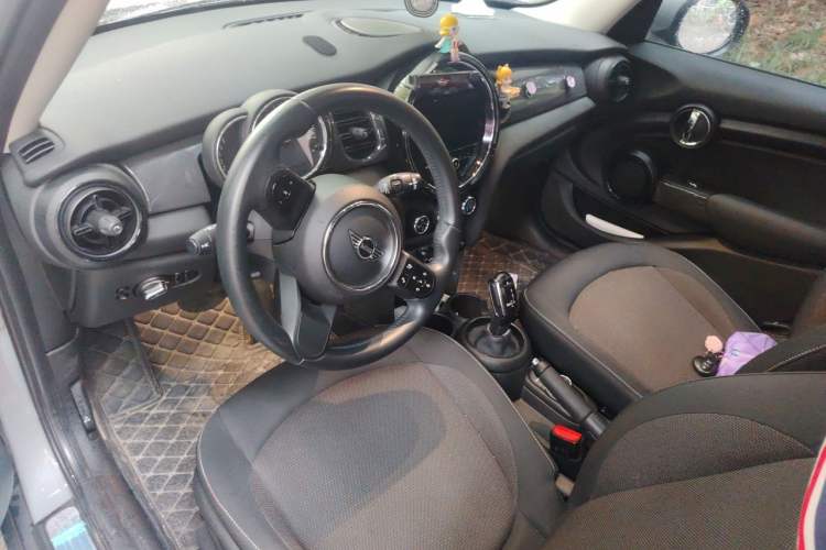 Used MINI 2022 1.5T ONE Five-Door PLUS Center Console