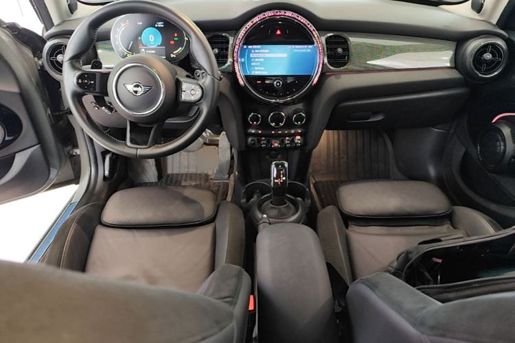 Used MINI 2022 Updated 2.0T COOPER S Classic Edition Five-Door Version Center Console