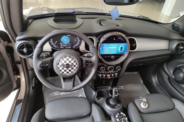 Used MINI 2022 Revised 1.5T COOPER CABRIO Classic Edition Center Console