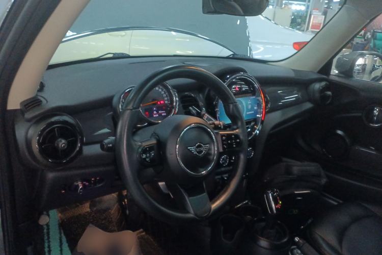 Used MINI 2022 Updated 1.5T ONE Center Console