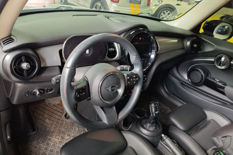 Used MINI 2022 1.5T COOPER Classic Edition Center Console