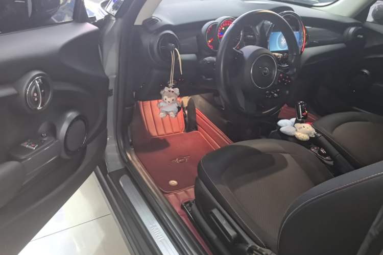 Used MINI 2022 1.5T ONE Driver Seat