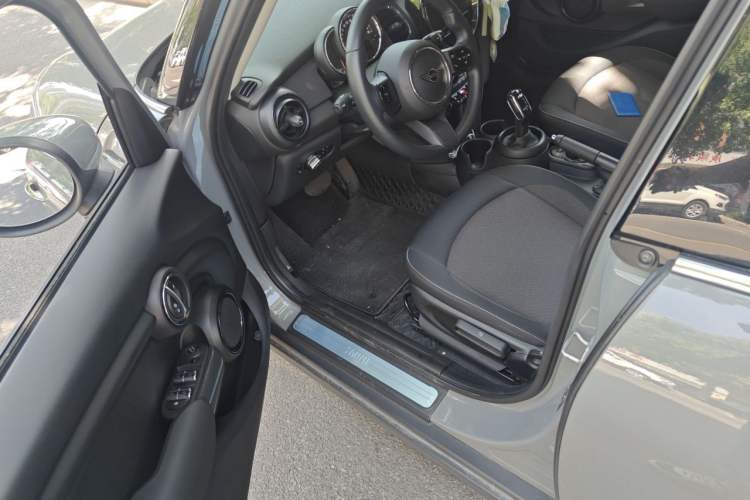 Used MINI 2022 1.5T ONE Five-Door PLUS Driver Seat