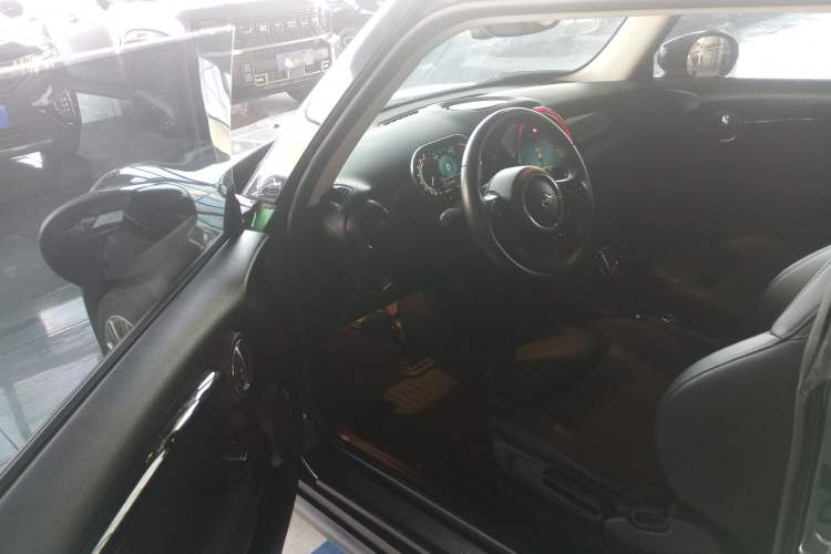 Used MINI 2022 1.5T COOPER Classic Edition Driver Seat