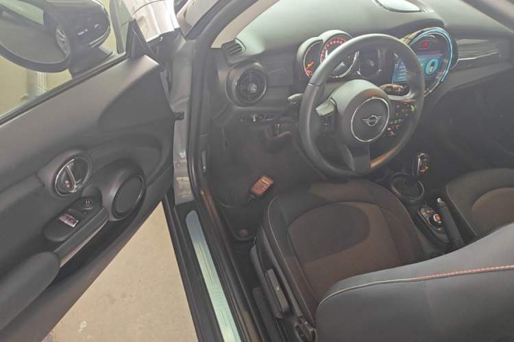 Used MINI 2022 1.5T ONE Driver Seat