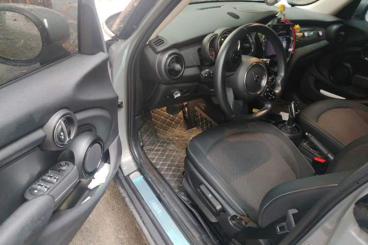 Used MINI 2022 1.5T ONE Five-Door PLUS Driver Seat