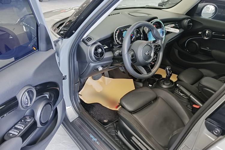 Used MINI 2022 Updated 1.5T COOPER Classic Edition Five-Door Version Driver Seat
