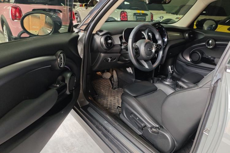 Used MINI 2022 1.5T COOPER Classic Edition Driver Seat