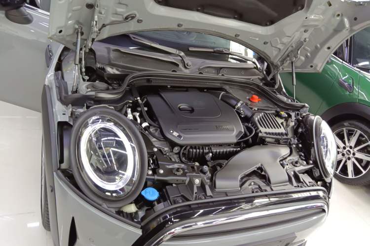 Used MINI 2022 Updated 1.5T COOPER Classic Edition Engine Bay