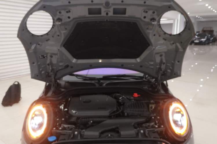 Used MINI 2022 Updated 1.5T COOPER Classic Edition Engine Bay