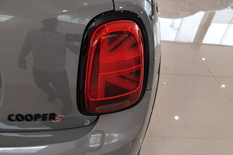 Used MINI 2022 Updated 2.0T COOPER S Classic Edition Five-Door Version Exterior 3