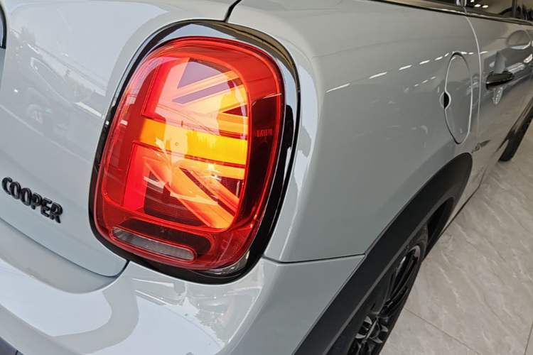 Used MINI 2022 Updated 1.5T COOPER Classic Edition Five-Door Version Exterior 3