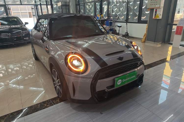 Used MINI 2022 Revised 2.0T COOPER S CABRIO Sidewalk Front Right 45 Deg