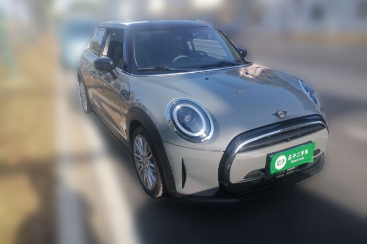 Used MINI 2022 Updated 1.5T COOPER Classic Edition Front Right 45 Deg
