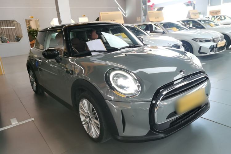 Used MINI 2022 Updated 1.5T COOPER Classic Edition Front Right 45 Deg