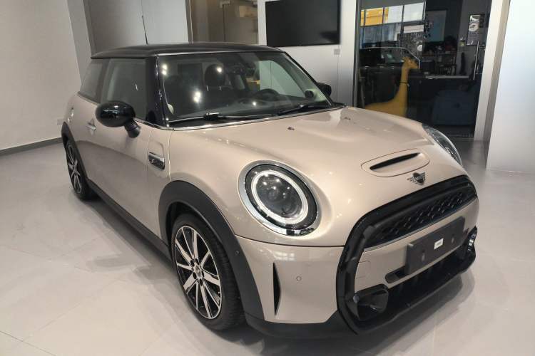 Used MINI 2022 2.0T COOPER S Classic Edition Front Right 45 Deg