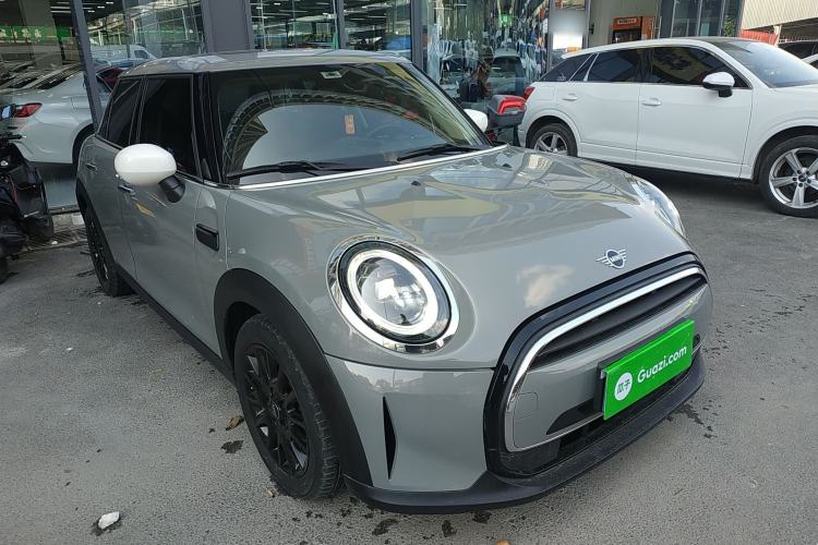 Used MINI 2022 Updated 1.5T ONE Five-Door PLUS Edition Front Right 45 Deg
