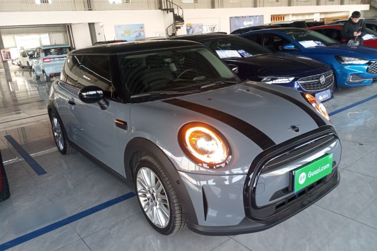 Used MINI 2022 1.5T COOPER Classic Edition Front Right 45 Deg
