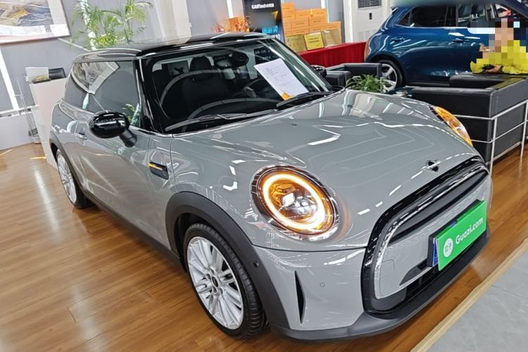 Used MINI 2022 Updated 1.5T COOPER Classic Edition Front Right 45 Deg
