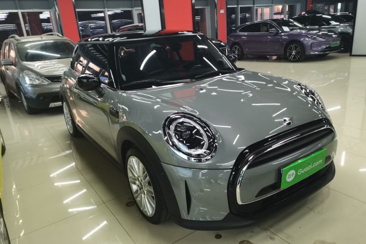 Used MINI 2022 Updated 1.5T COOPER Classic Edition Front Right 45 Deg